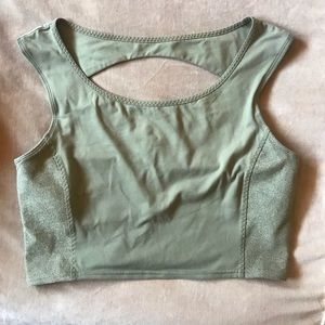 UNDERARMOUR - athletic cap sleeve crop top